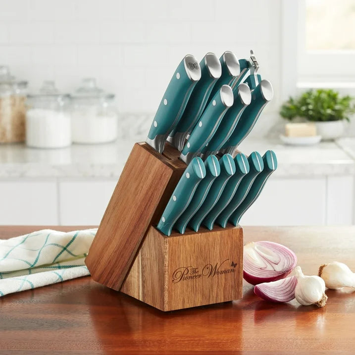 Juego de cuchillos de 14 piezas con base de madera. Disponible en turquesa y acero inox. The Pioneer woman