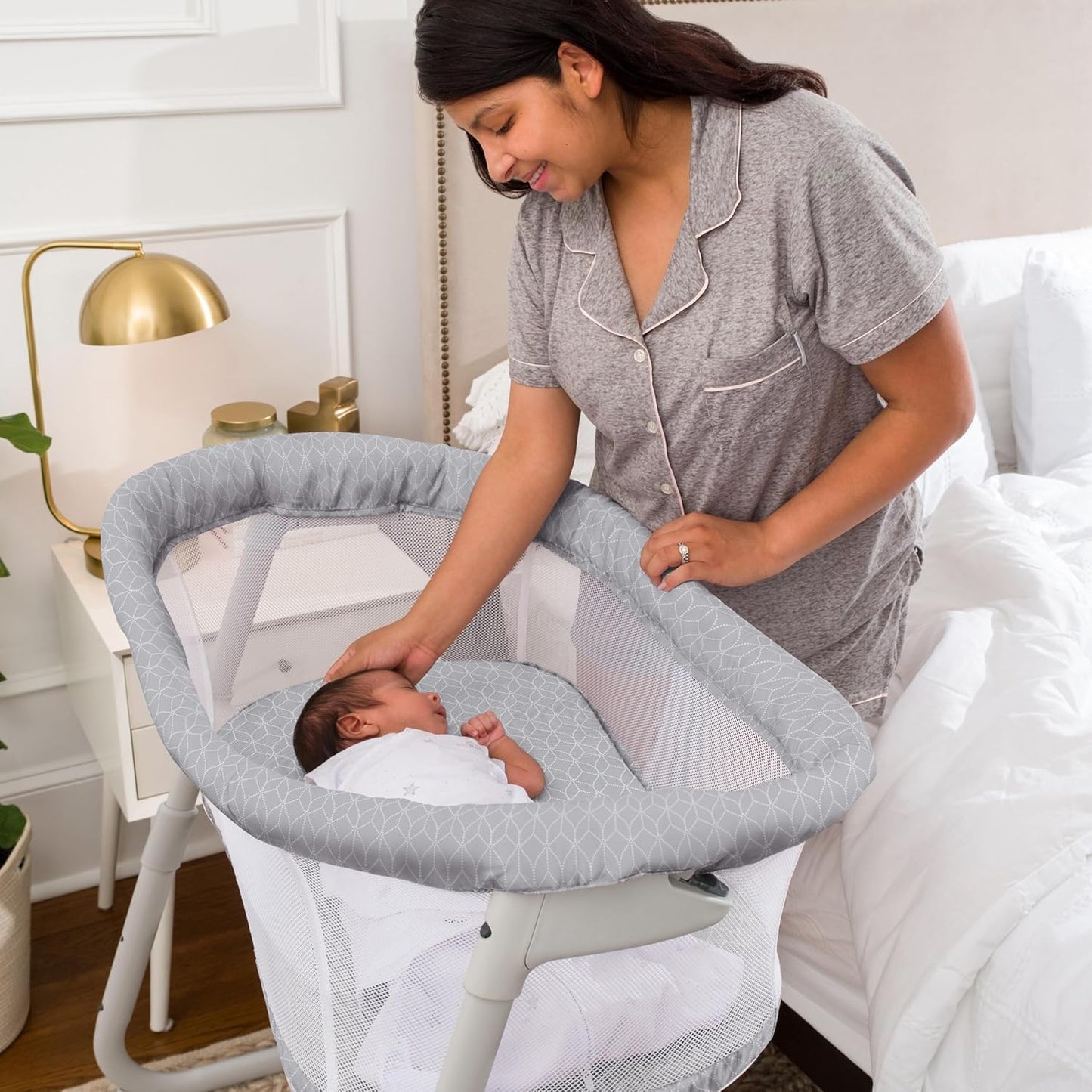 Moises/Cuna de viaje para bebes, portatil, ligera y ajustable. HALO Baby Flex BassiNest