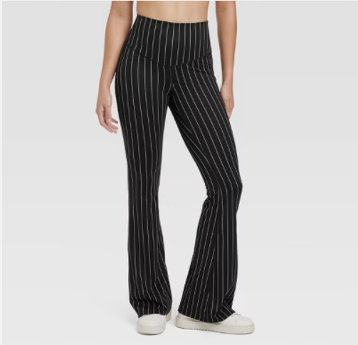 Leggings deportivos acampanados con ajuste atletico. Diferentes tallas y colores. JoyLab