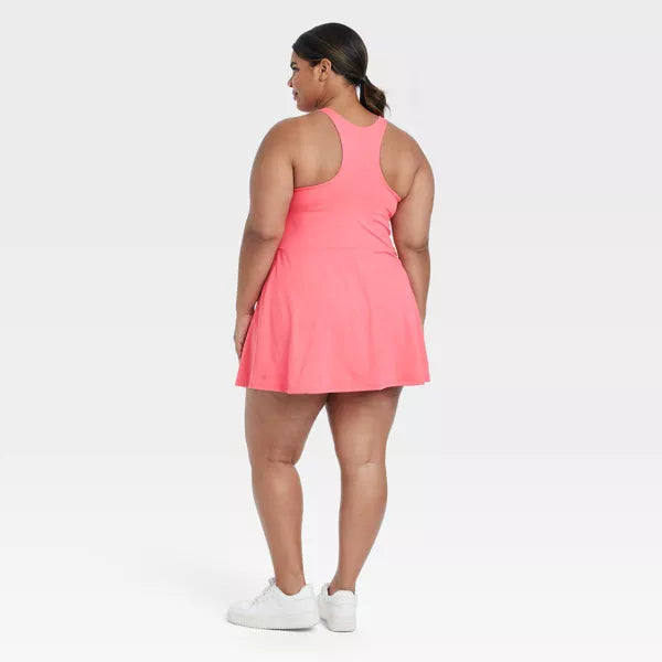 Vestido deportivo color rosa, talla plus (1X). All in motion