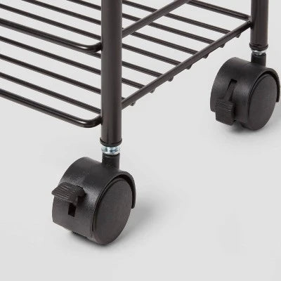 Estante/carrito con rodines para baño de metal color negro. Room Essentials