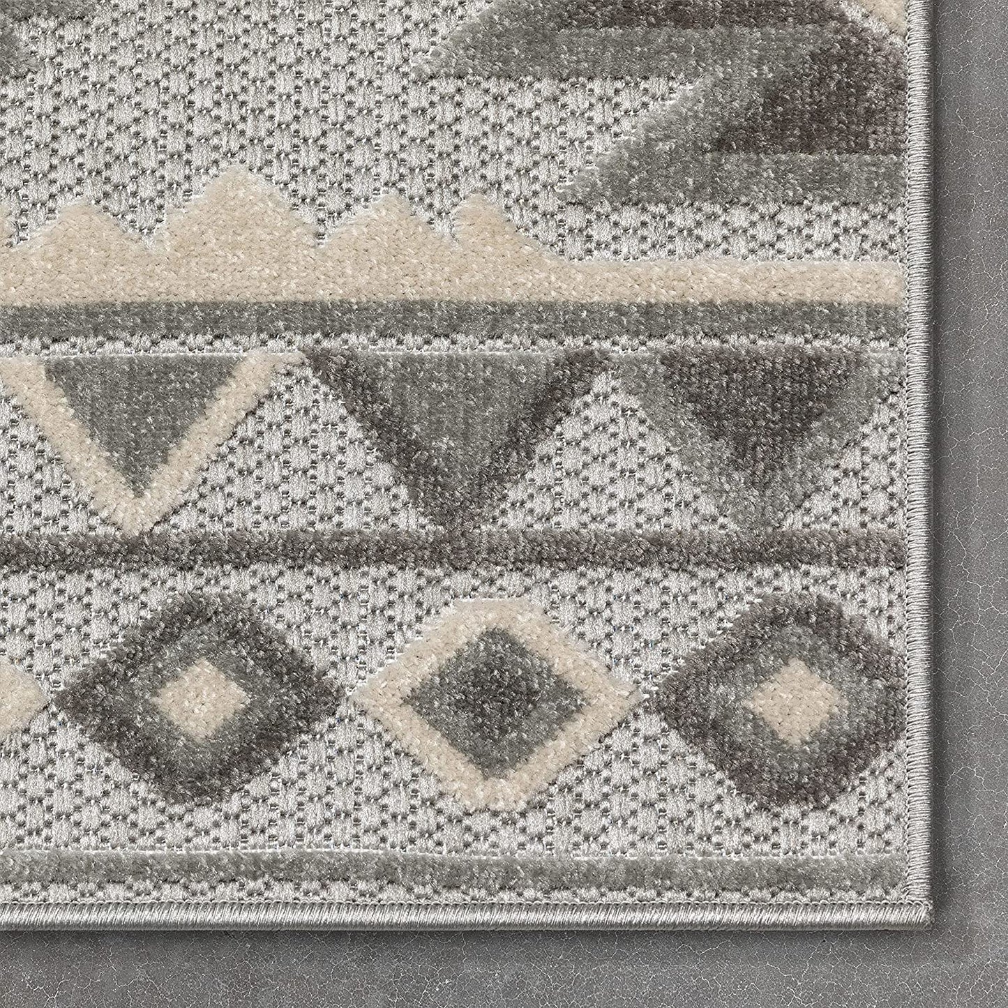 Alfombra de área hecha en Turquía. 1.60m x 2.20m.