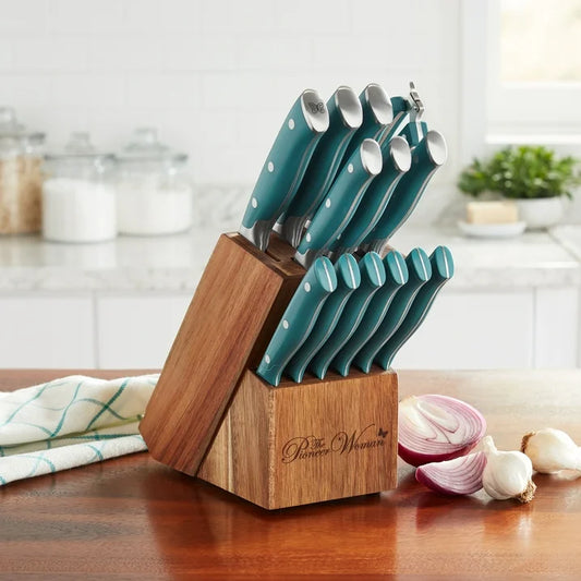 Juego de cuchillos de 14 piezas con base de madera. Disponible en turquesa y acero inox. The Pioneer woman