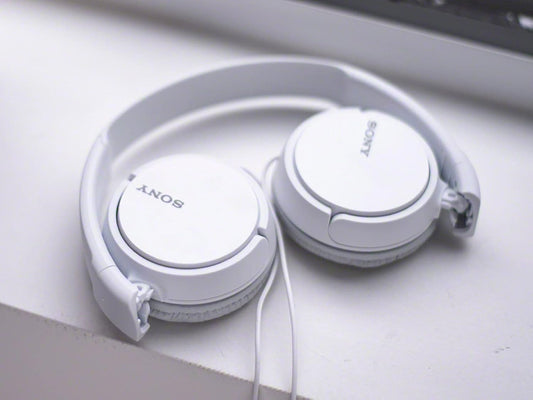 Audifonos de cable, color blanco, Sony MDR-ZX110