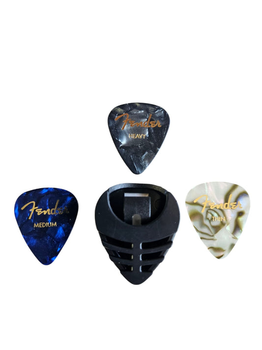 Portapúas con 3 púas Fender de diferentes calibres (delgado, medio y dura) para guitarra.