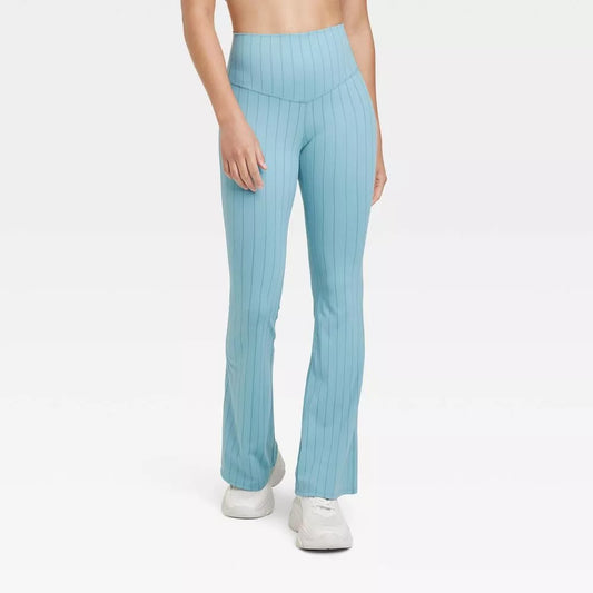 Leggings deportivos acampanados con ajuste atletico. Diferentes tallas y colores. JoyLab