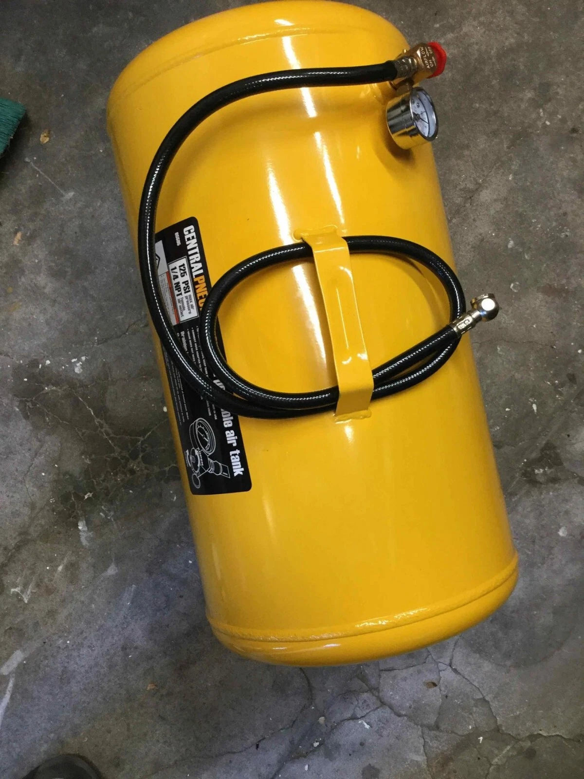 Tanque de Aire Portátil de 11 gal (≈42 L) Almacenamiento y Suministro de Aire Comprimido. CENTRAL PNEUMATIC