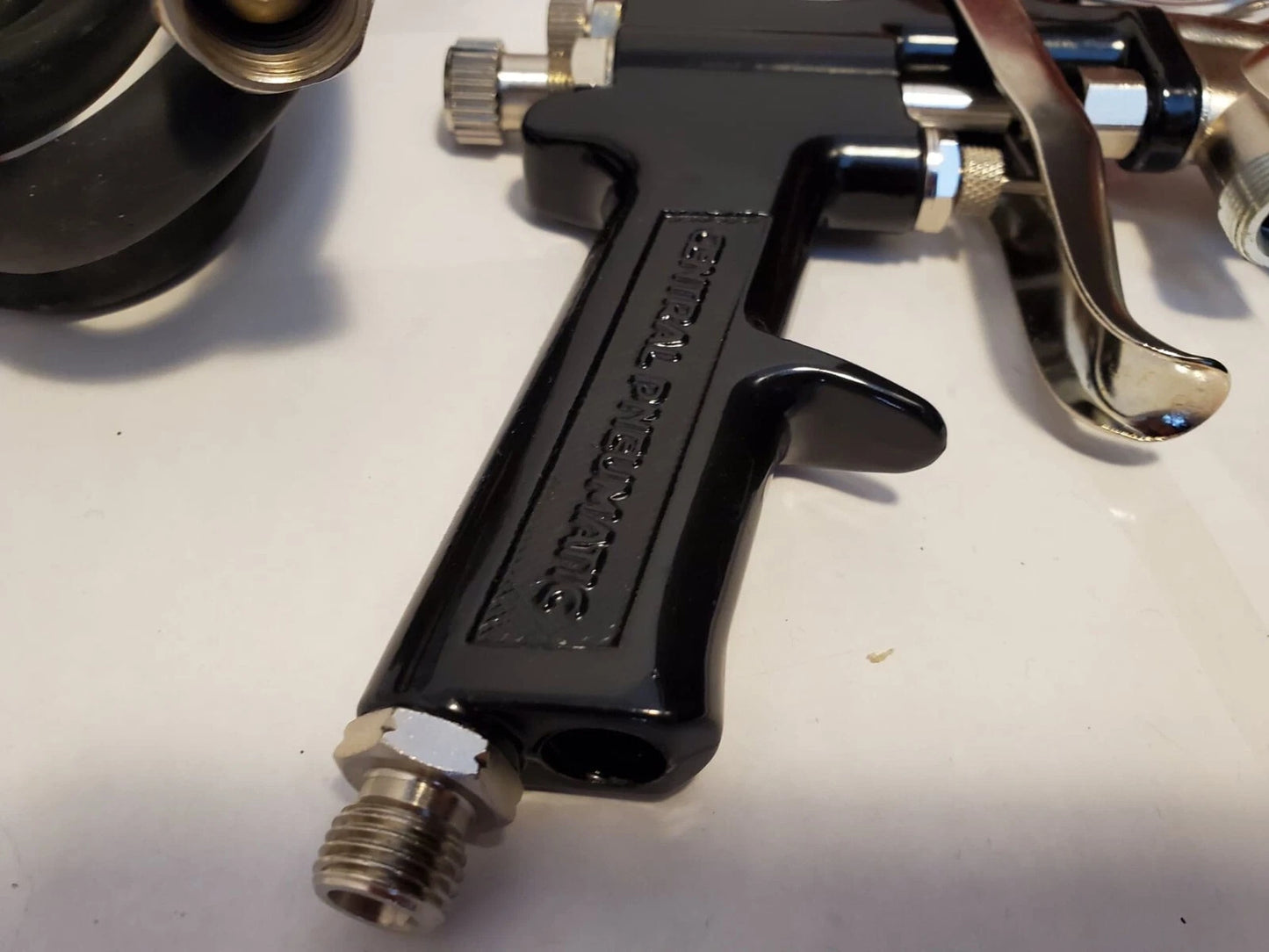 Pistola penumatica de spray de aire para pintura de 64oz. Central Pneumatic